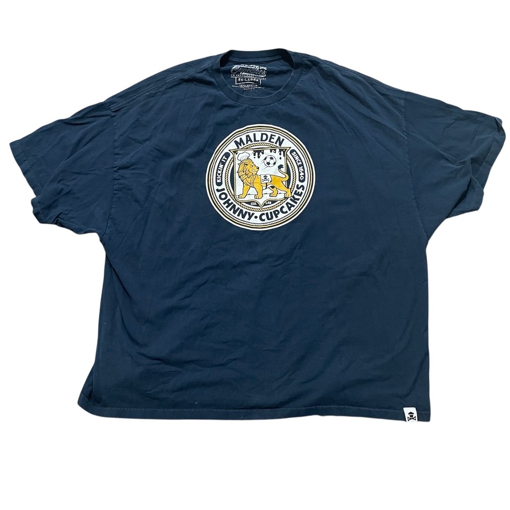 Johnny Cupcakes Malden Kickin It Soccer Lion Graphic T-Shirt Navy Blue 5XL Mens